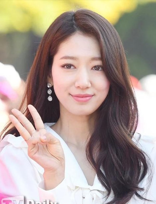 Park Shin Hye trở lại làm việc, 'Cuộc Chiến Thượng Lưu' dừng quay
