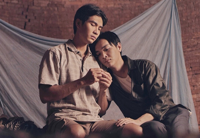 Chồng Người Ta đáng 4/10 điểm vì nét tô vẽ xấu xí, chắp vá về LGBT