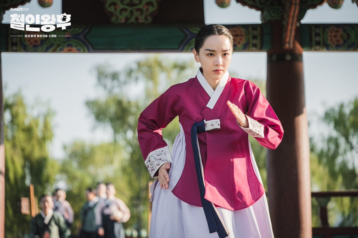 Shin Hye Sun tung loạt ảnh tạo hình phim mới gây chú ý