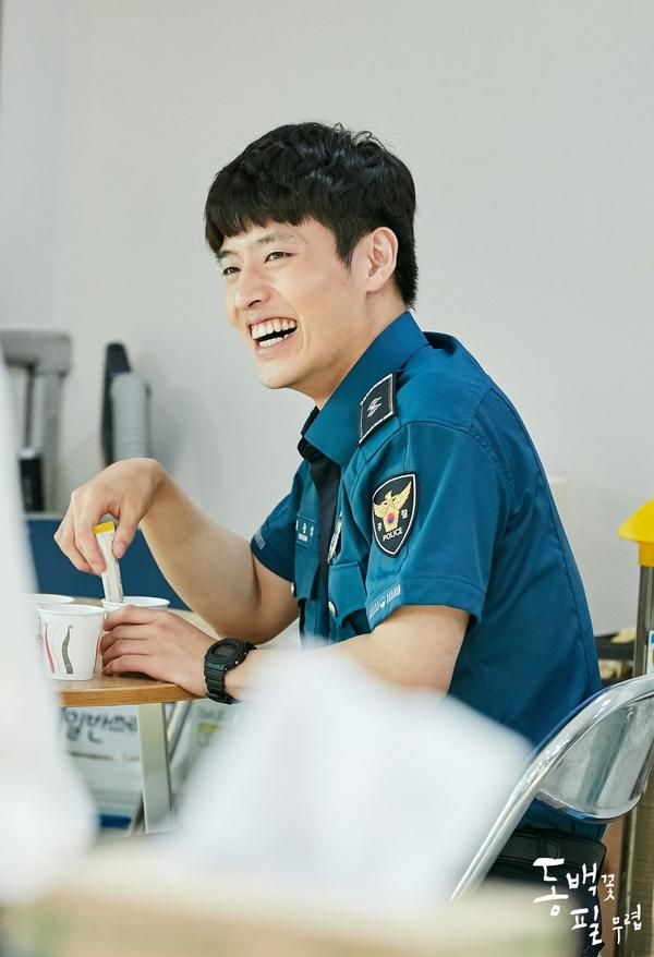 Song Joong Ki và các sao nam Hàn trở lại màn ảnh sau khi xuất ngũ