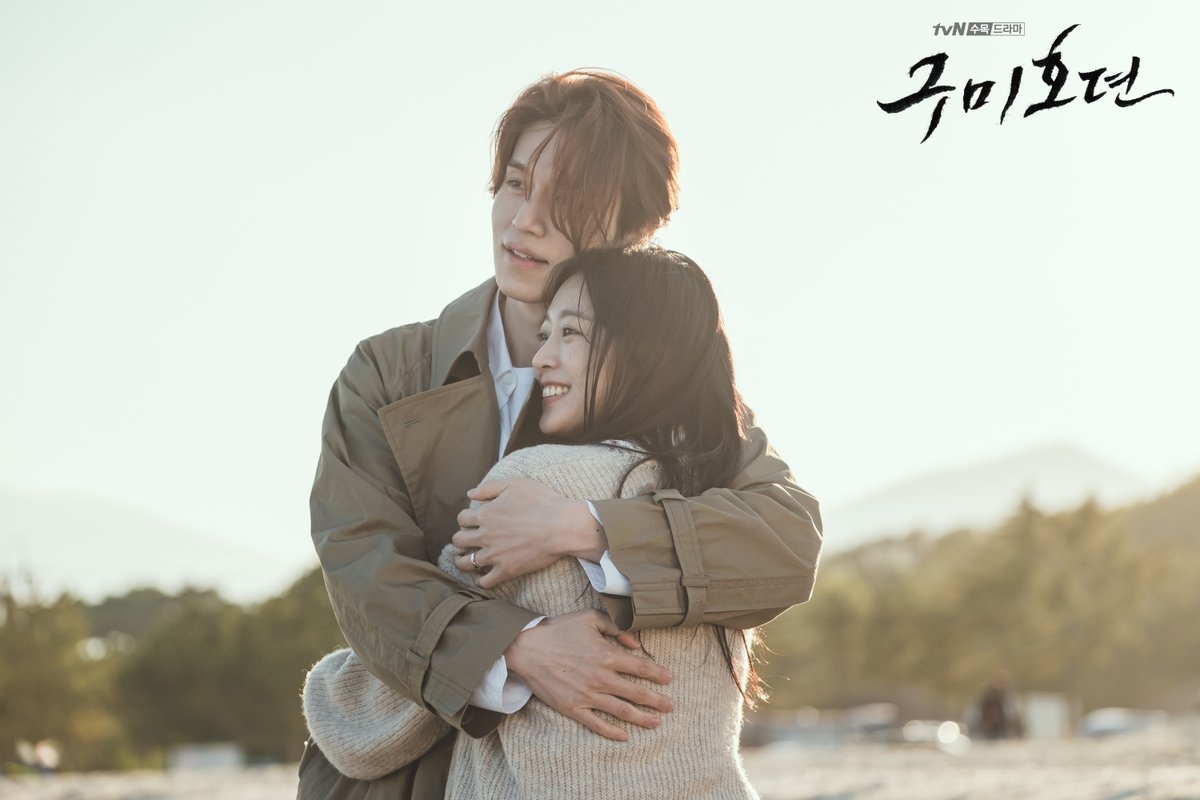 Park Min Young khoe ảnh đẹp lung linh, Gong Yoo tự nhận xét bản thân