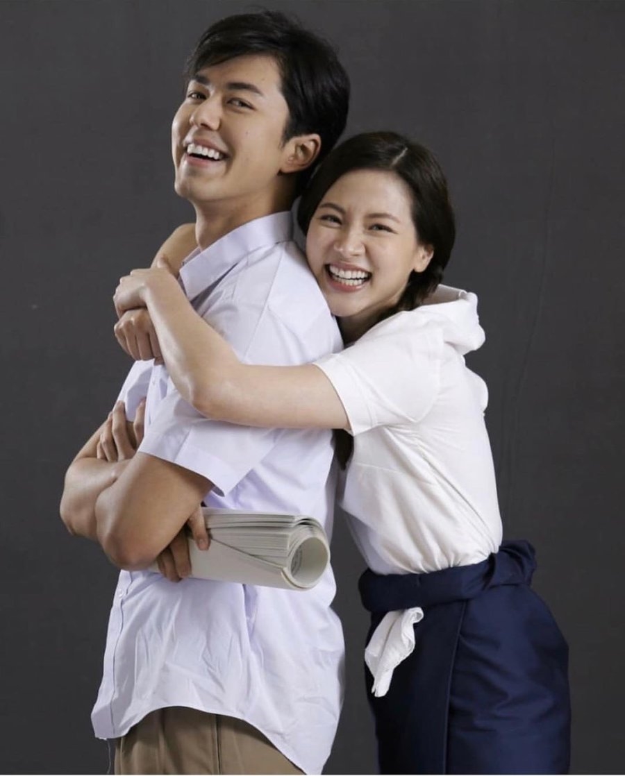 Baifern và Nine 'tình bể bình' trong lễ cầu may cho dự án phim mới