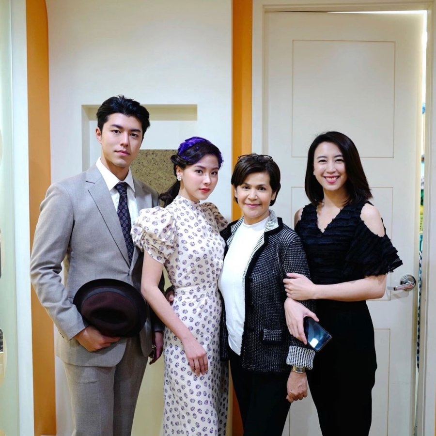 Baifern và Nine 'tình bể bình' trong lễ cầu may cho dự án phim mới