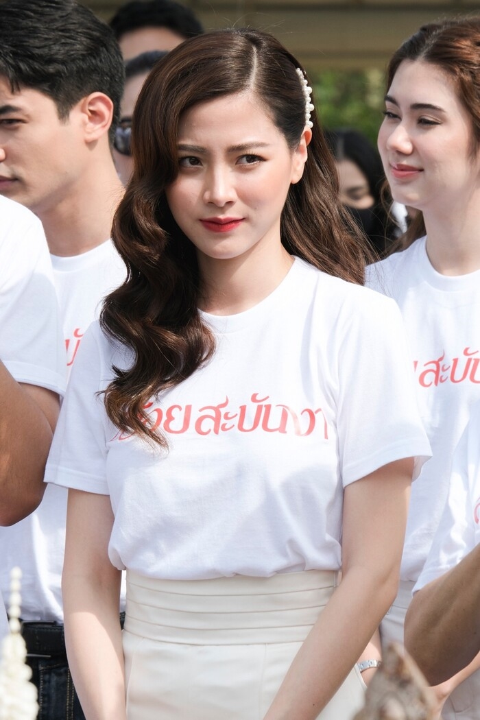 Baifern và Nine 'tình bể bình' trong lễ cầu may cho dự án phim mới