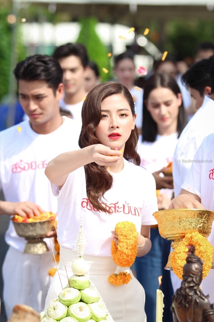 Baifern và Nine 'tình bể bình' trong lễ cầu may cho dự án phim mới