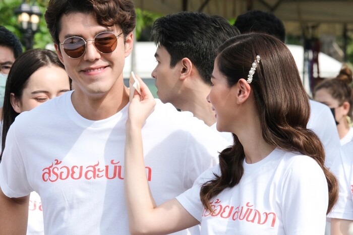 Baifern và Nine 'tình bể bình' trong lễ cầu may cho dự án phim mới