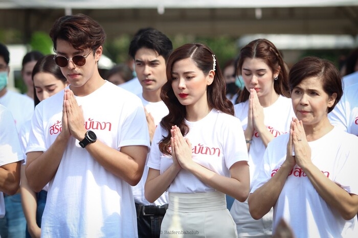 Baifern và Nine 'tình bể bình' trong lễ cầu may cho dự án phim mới