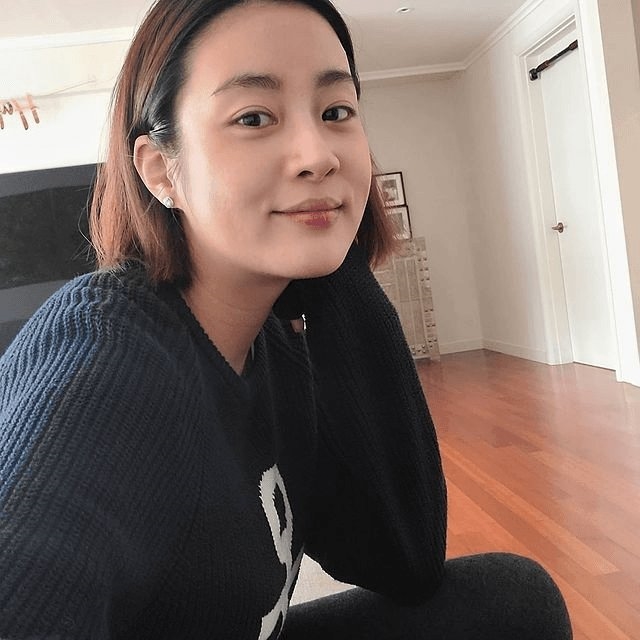 Park Min Young khoe ảnh đẹp lung linh, Gong Yoo tự nhận xét bản thân