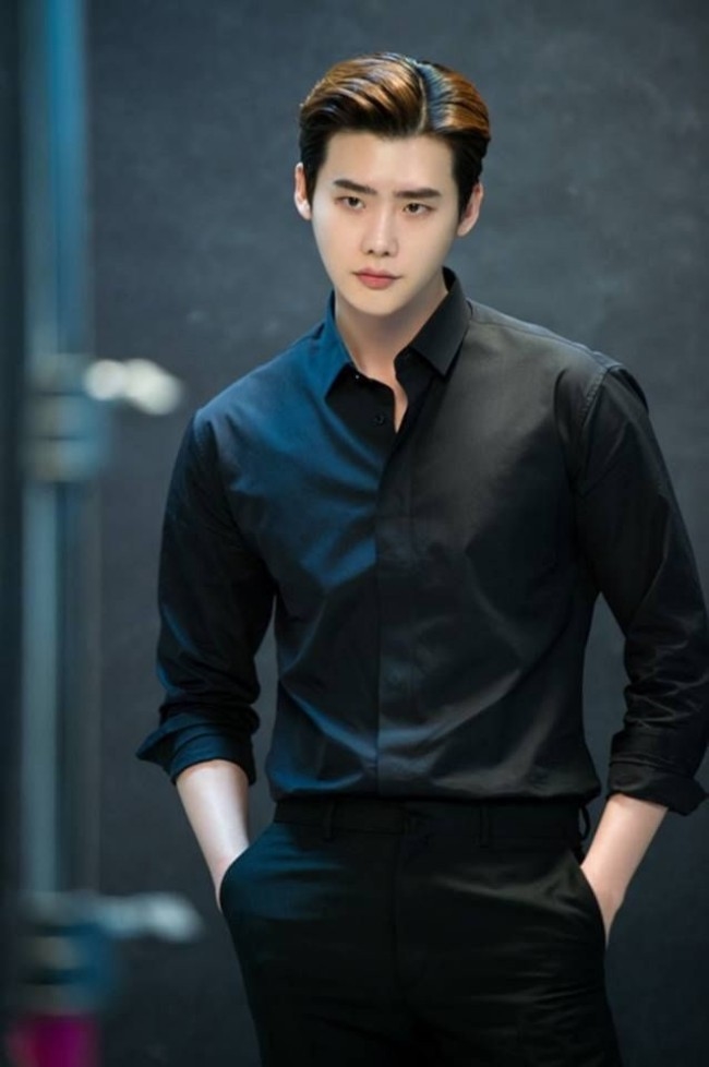 Lee Jong Suk và những mỹ nam chuẩn bị xuất ngũ làm fan vui mừng