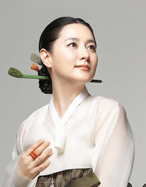 Lee Young Ae và hai chị đại làng phim chứng minh nhan sắc với ảnh cũ
