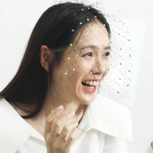 Kim Woo Bin lập Instagram, Kim Soo Hyun khoe bắp tay trong ảnh mới