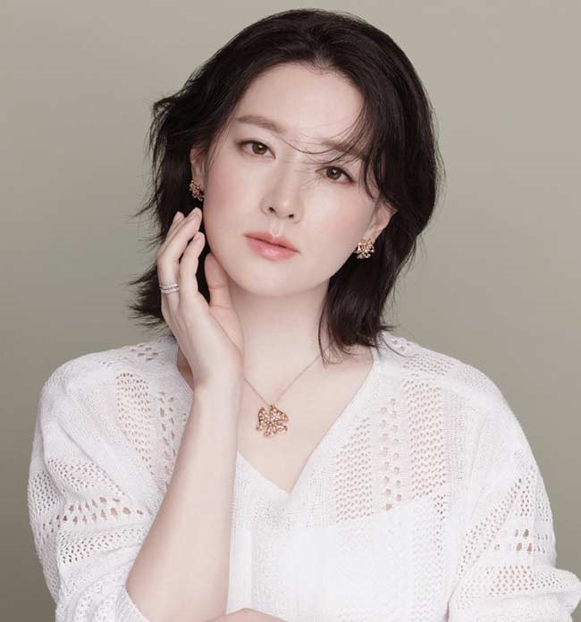 Lee Young Ae và hai chị đại làng phim chứng minh nhan sắc với ảnh cũ