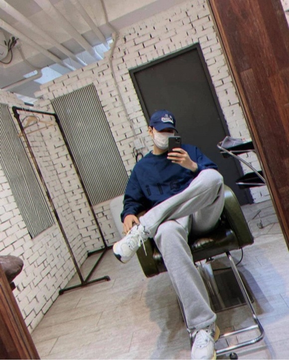 Kim Woo Bin lập Instagram, Kim Soo Hyun khoe bắp tay trong ảnh mới