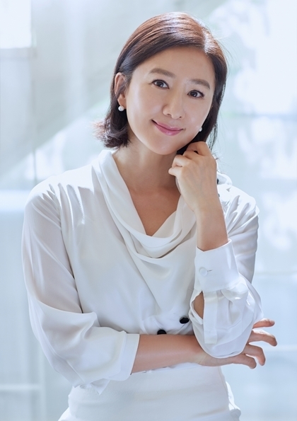 Lee Young Ae và hai chị đại làng phim chứng minh nhan sắc với ảnh cũ