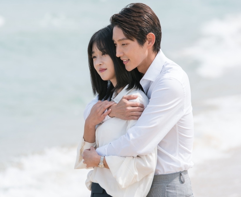 Seo Ye Ji - Lee Jun Ki tái hợp trên thảm đỏ AAA sau 2 năm