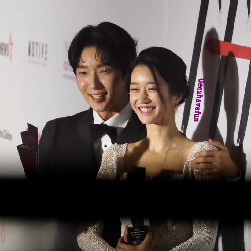 Seo Ye Ji - Lee Jun Ki tái hợp trên thảm đỏ AAA sau 2 năm