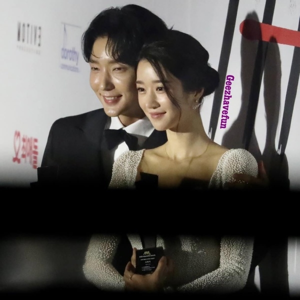 Seo Ye Ji - Lee Jun Ki tái hợp trên thảm đỏ AAA sau 2 năm