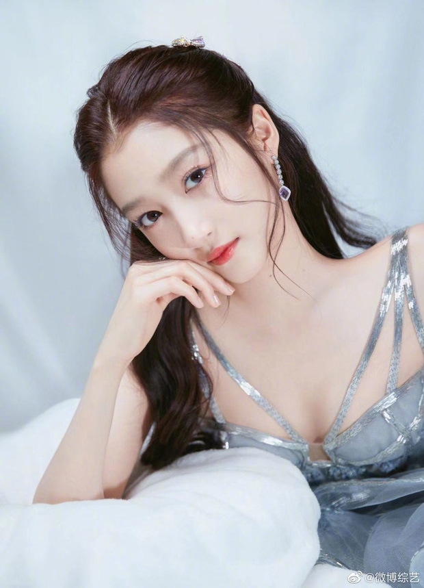 Triệu Lộ Tư và dàn diễn viên Phượng Tù Hoàng sau 2 năm lên sóng