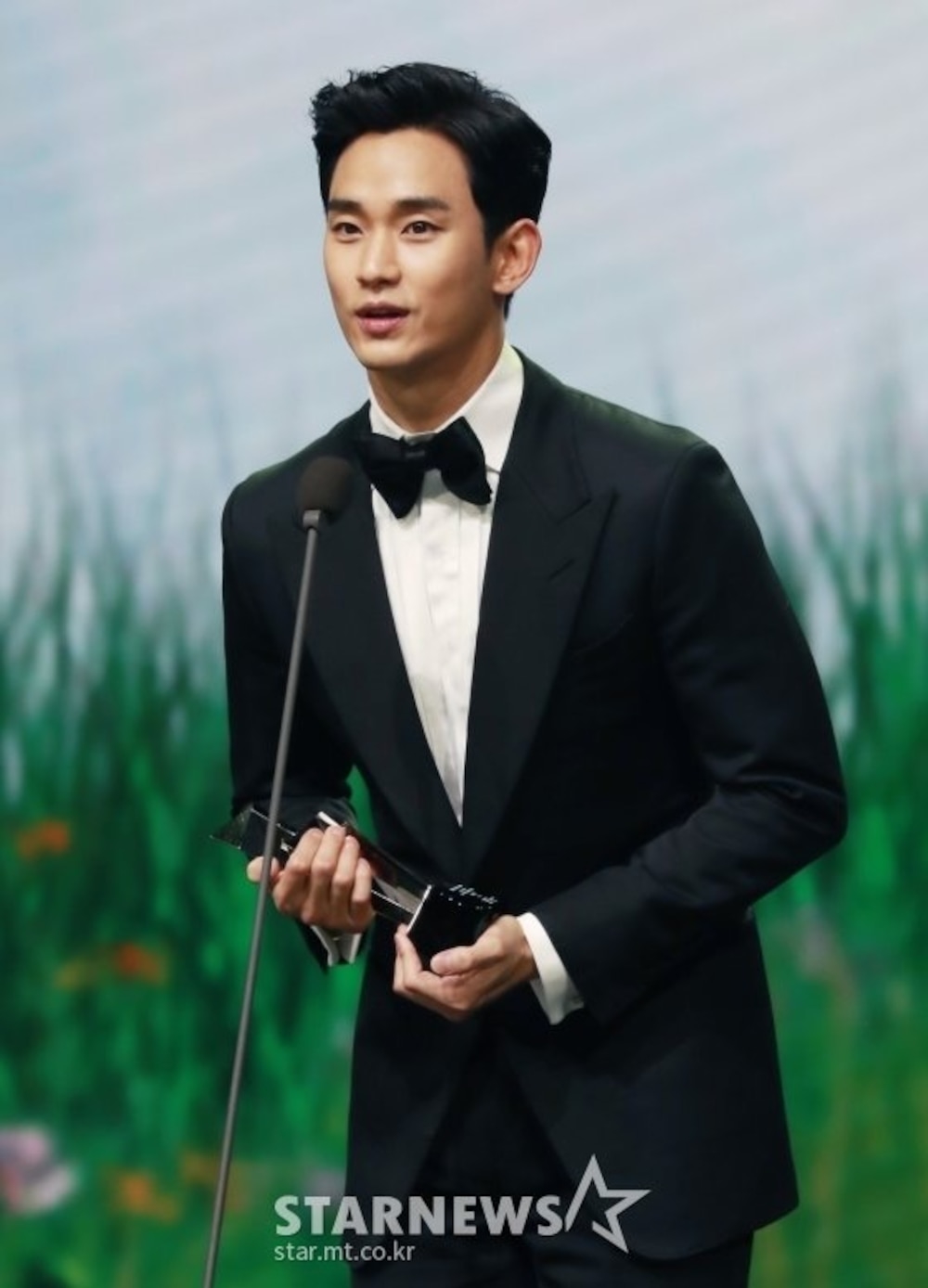 Kim Soo Hyun xuất sắc có được Daesang ở AAA 2020