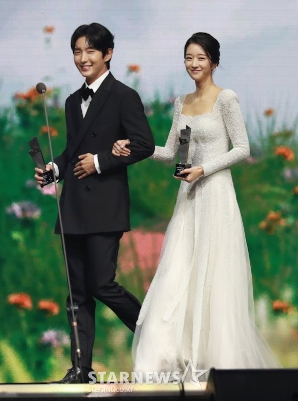 Kim Soo Hyun xuất sắc có được Daesang ở AAA 2020