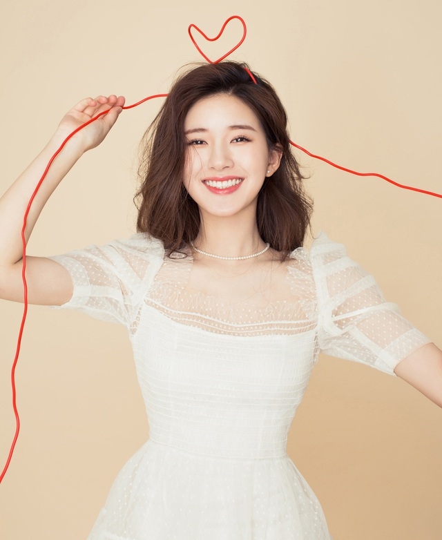 Triệu Lộ Tư và dàn mỹ nhân Cbiz khiến Địch Lệ Nhiệt Ba phải e ngại