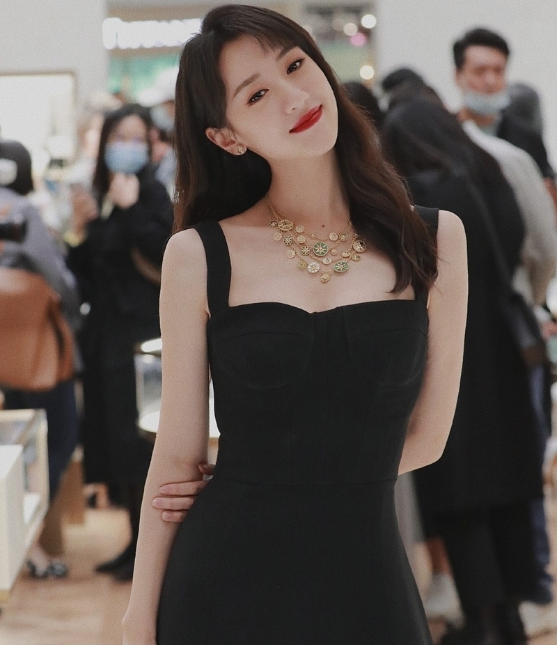 Triệu Lộ Tư và dàn mỹ nhân Cbiz khiến Địch Lệ Nhiệt Ba phải e ngại