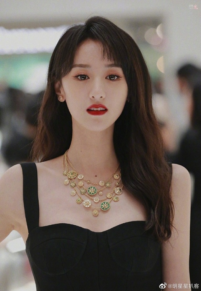Triệu Lộ Tư và dàn mỹ nhân Cbiz khiến Địch Lệ Nhiệt Ba phải e ngại
