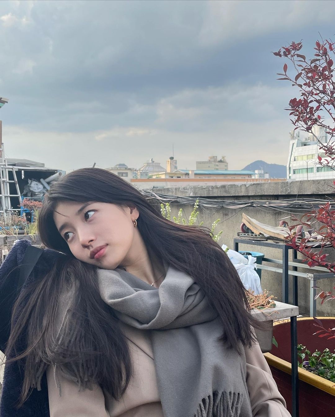 Han Hyo Joo khoe nhan sắc cùng hội bạn, UP10TIOn Bitto nhiễm Covid-19