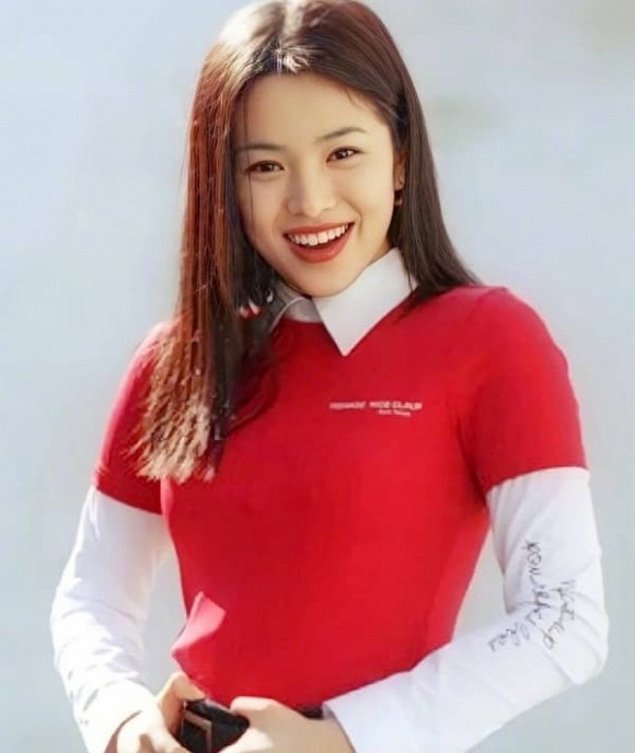 Song Hye Kyo gây chú ý với loạt ảnh cũ khoe nhan sắc xinh đẹp