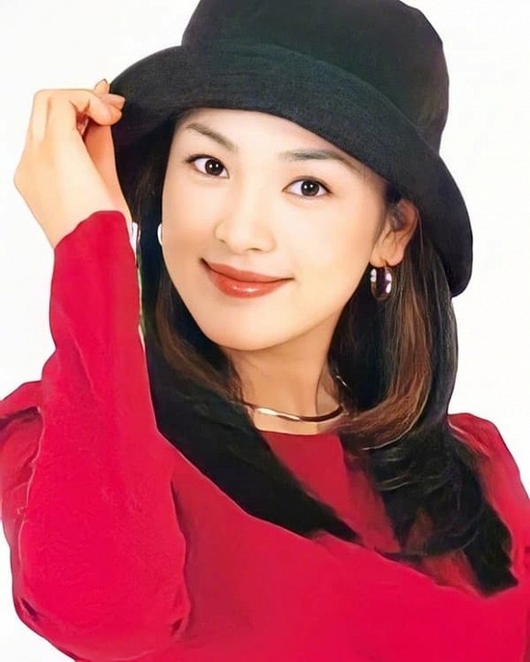Song Hye Kyo gây chú ý với loạt ảnh cũ khoe nhan sắc xinh đẹp