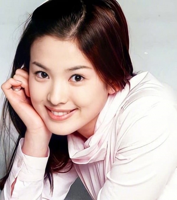 Song Hye Kyo gây chú ý với loạt ảnh cũ khoe nhan sắc xinh đẹp