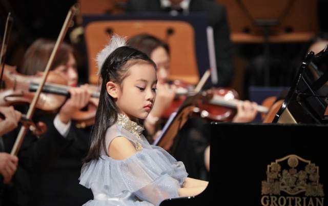 Trần Kiều Ân lộ vòng 2 lùm lùm như bầu bì, Trịnh Sảng dịu dàng khác lạ