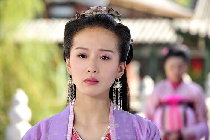 Triệu Lệ Dĩnh và dàn mỹ nhân Cbiz đọ sắc với trang sức tua rua