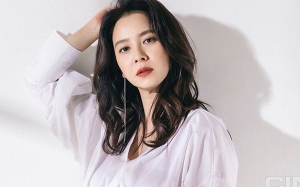 Song Ji Hyo bị 'cắm sừng' và những chuyện tình buồn của sao Hàn