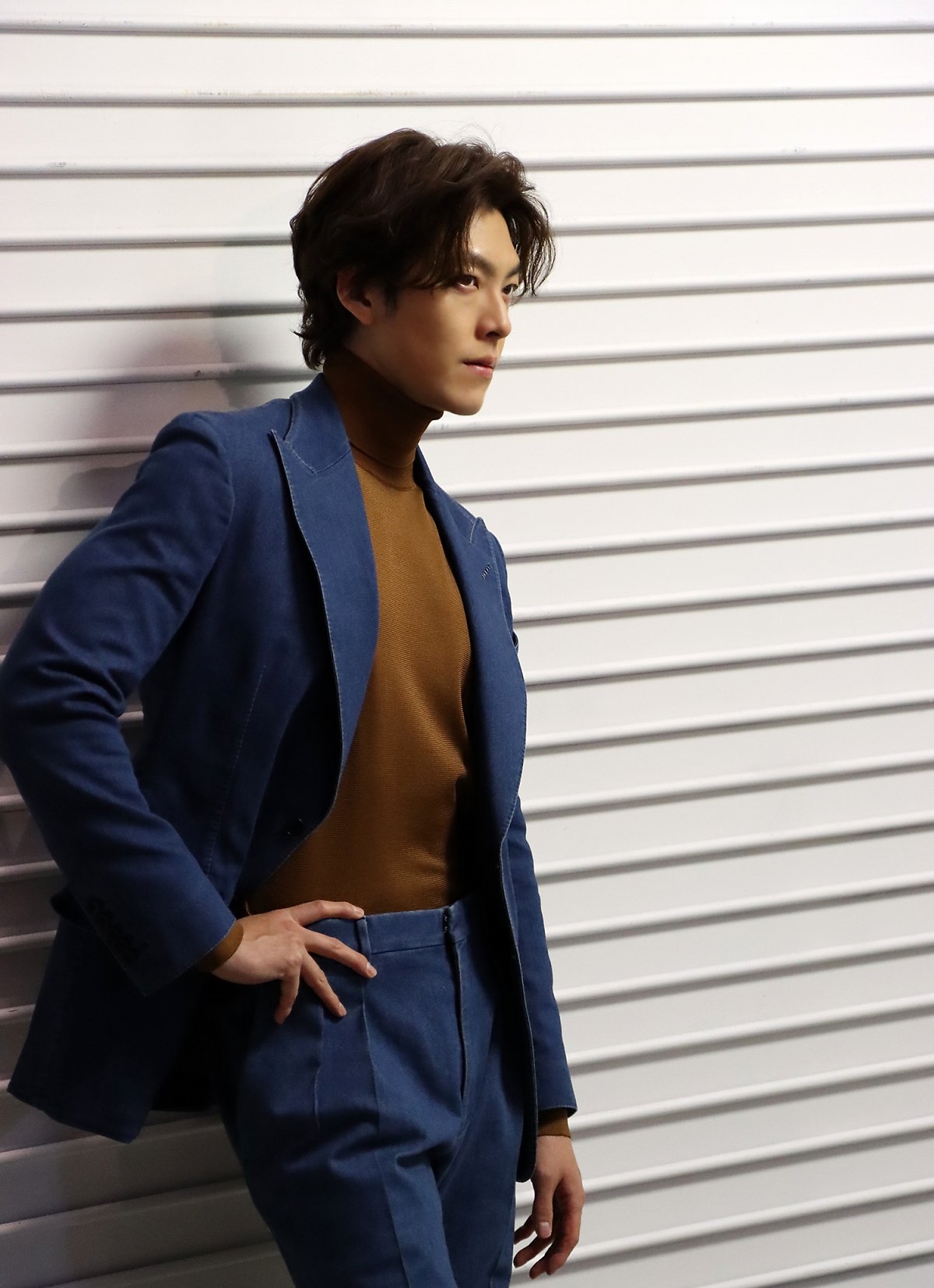Kim Woo Bin tung bộ ảnh hậu trường mới nam tính ngời ngời