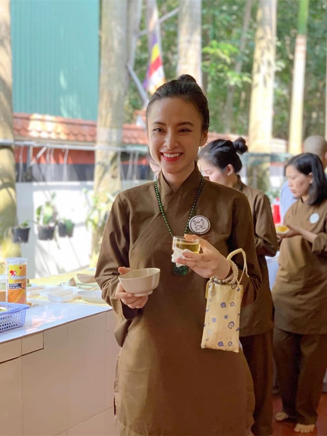 Angela Phương Trinh: Từ sao nhí, nữ hoàng thị phi đến gái ngoan