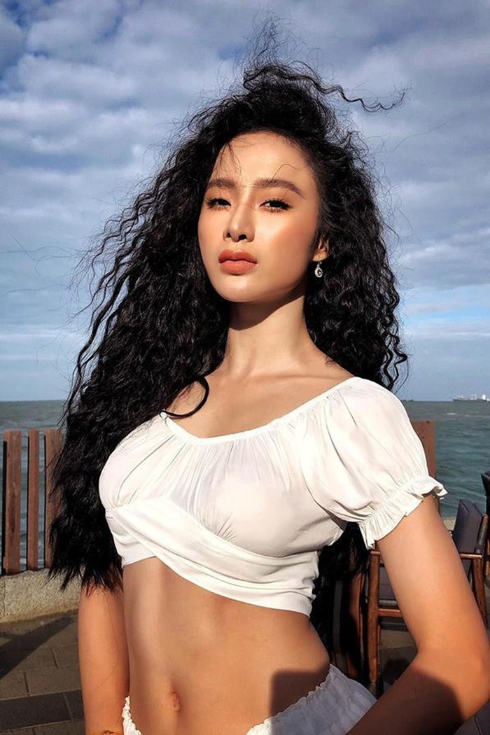 Angela Phương Trinh: Từ sao nhí, nữ hoàng thị phi đến gái ngoan