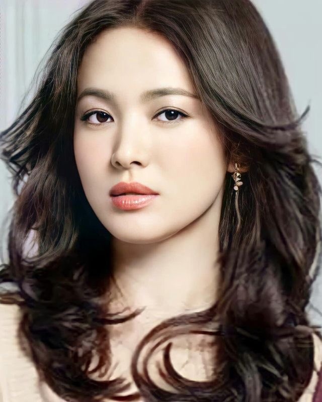Song Hye Kyo khoe nhan sắc mặn mà trên bìa tạp chí thời trang mới