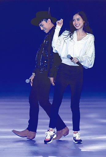 AngelaBaby và dàn sao Cbiz thích 'đu' idol Hàn