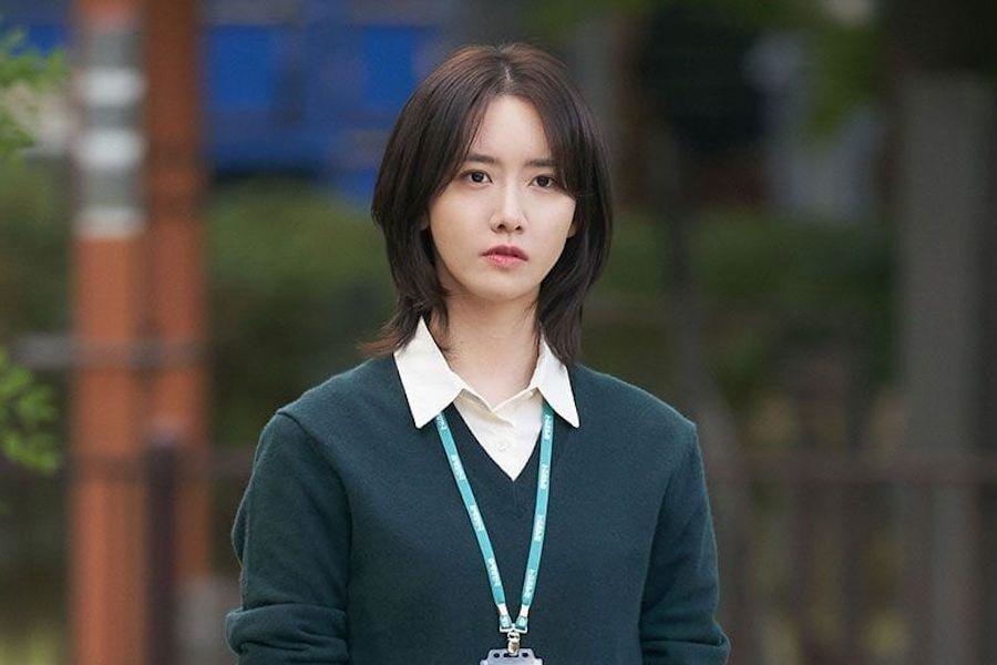 Yoona hết mình chuẩn bị cho vai diễn phóng viên thực tập mới