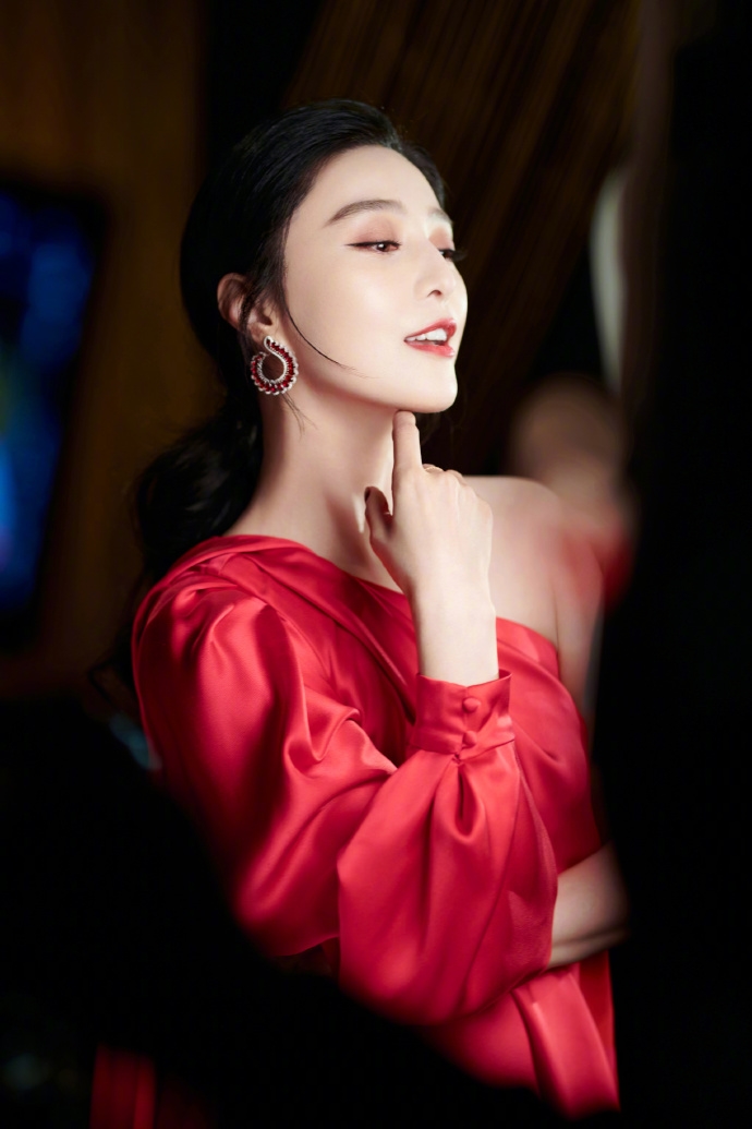 Lưu Thi Thi - Đường Yên sôi nổi tám chuyện, Phạm Băng Băng khoe sắc