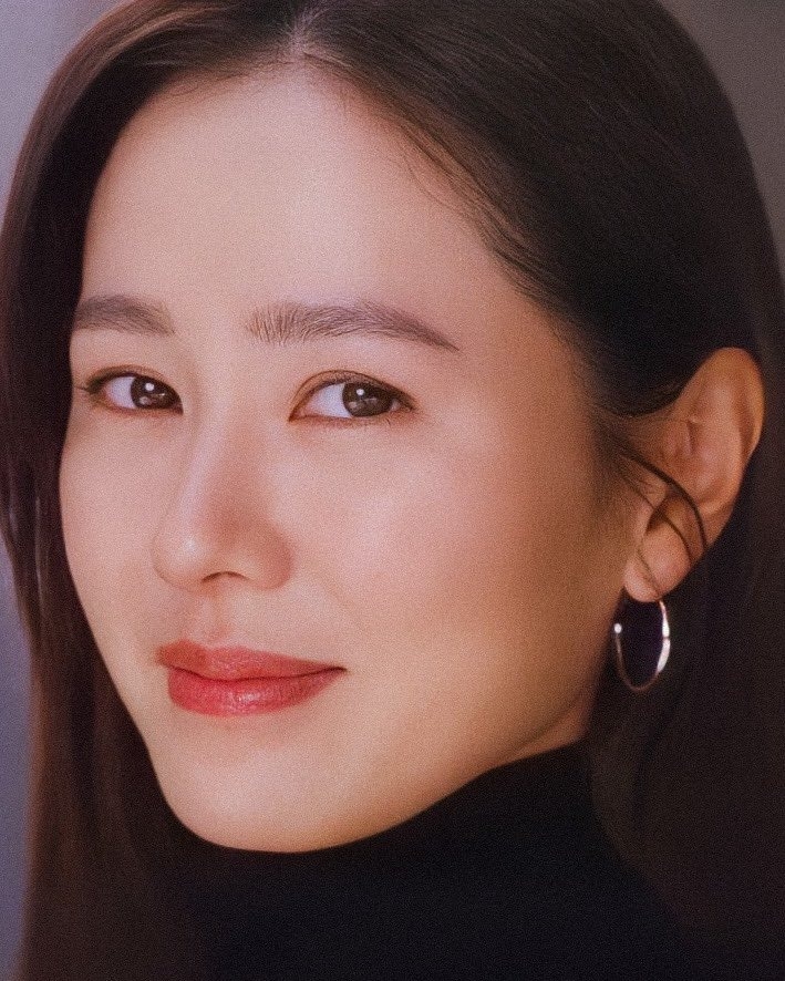 Son Ye Jin đẹp hoàn hảo với ảnh cận mặt, 'Khởi Nghiệp' vào đoạn cuối