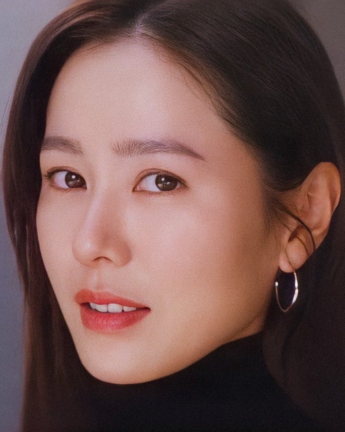 Son Ye Jin đẹp hoàn hảo với ảnh cận mặt, 'Khởi Nghiệp' vào đoạn cuối