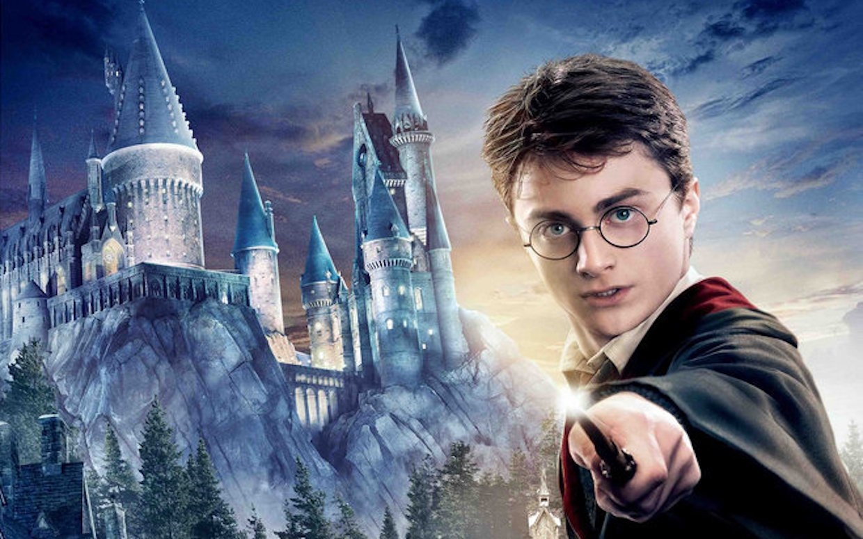 Daniel Radcliffe từng làm gãy đũa phép 80 lần khi quay “Harry Potter”