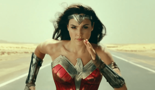 Wonder Woman 1984 bị tưởng nhầm phim Ấn Độ vì cảnh hành động 'ảo lòi'