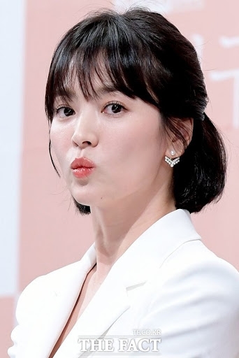 Song Hye Kyo, Kim Tae Hee và loạt nữ thần Hàn U40 khi chụp cận mặt