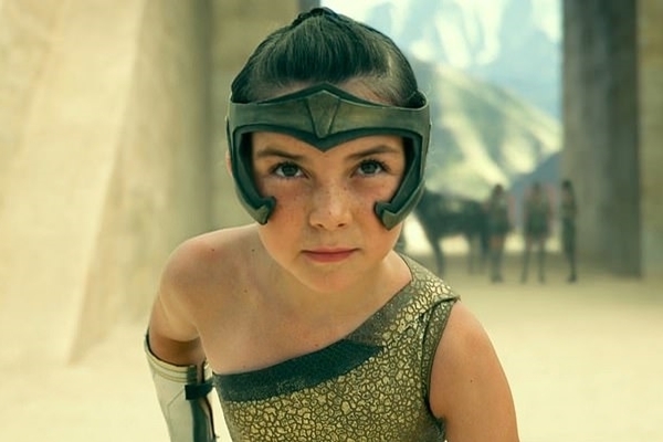 Wonder Woman 'nhí' được chọn vào vai khi đang đi siêu thị