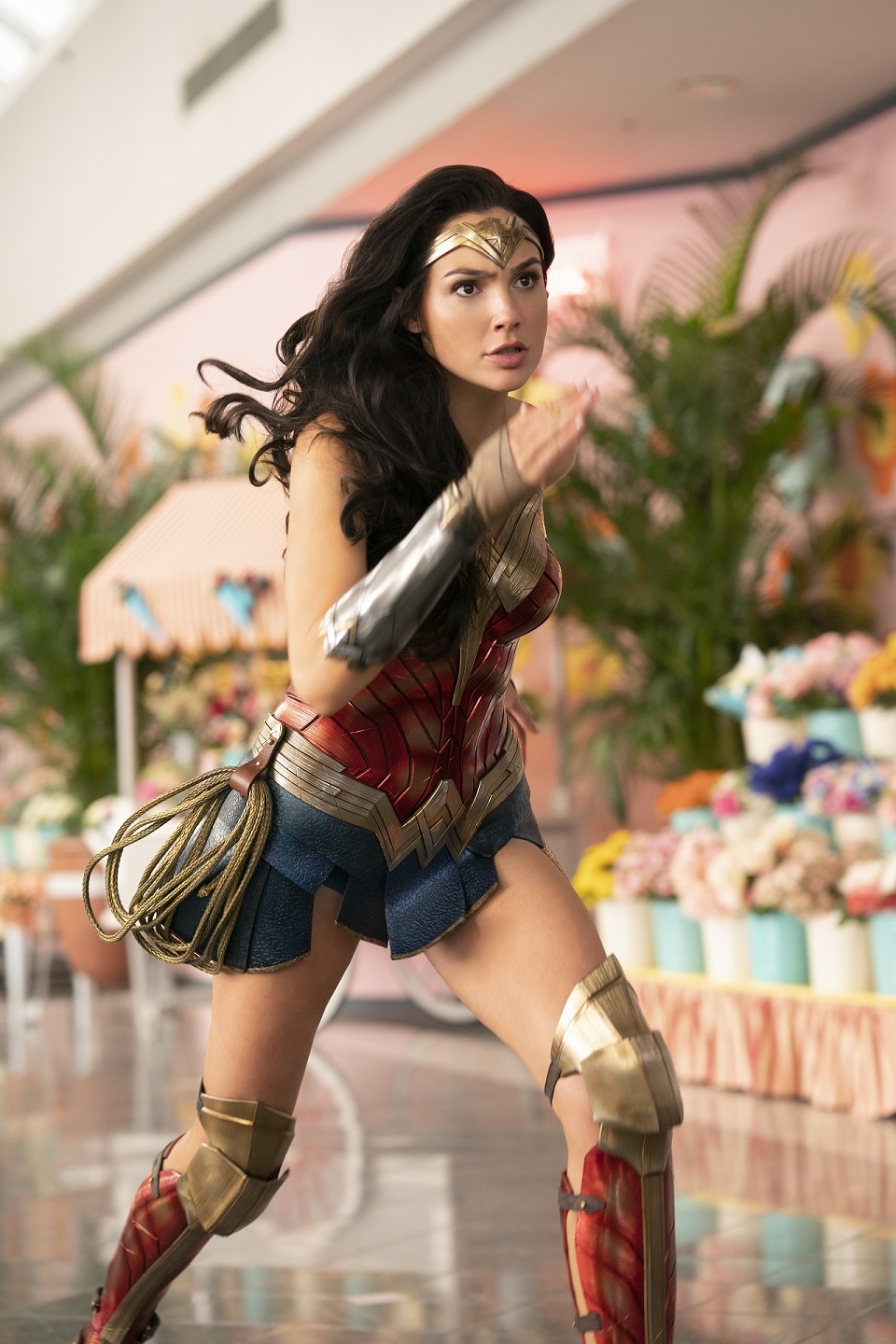 Wonder Woman 1984 bị netizen Việt chê bai vì vừa sến sẩm, vừa văn vở