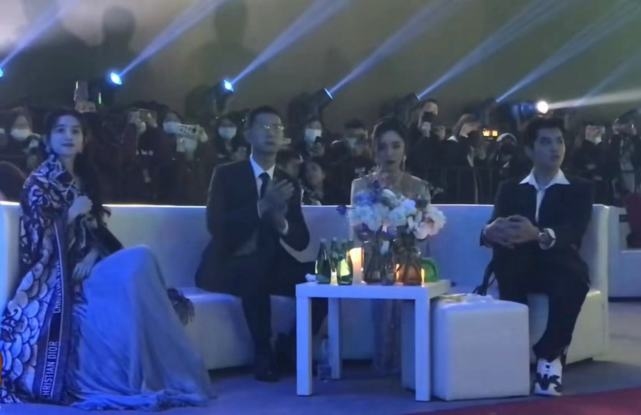 Dương Mịch, Nhiệt Ba và dàn mỹ nhân Cbiz làm gì trong đêm Tinh Quang?