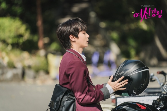Cha Eun Woo - Hwang In Yeop tương đồng với hai nam chính The Heirs